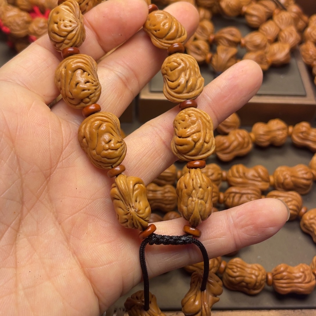 韩***猪手串桃核龙纹桃核28