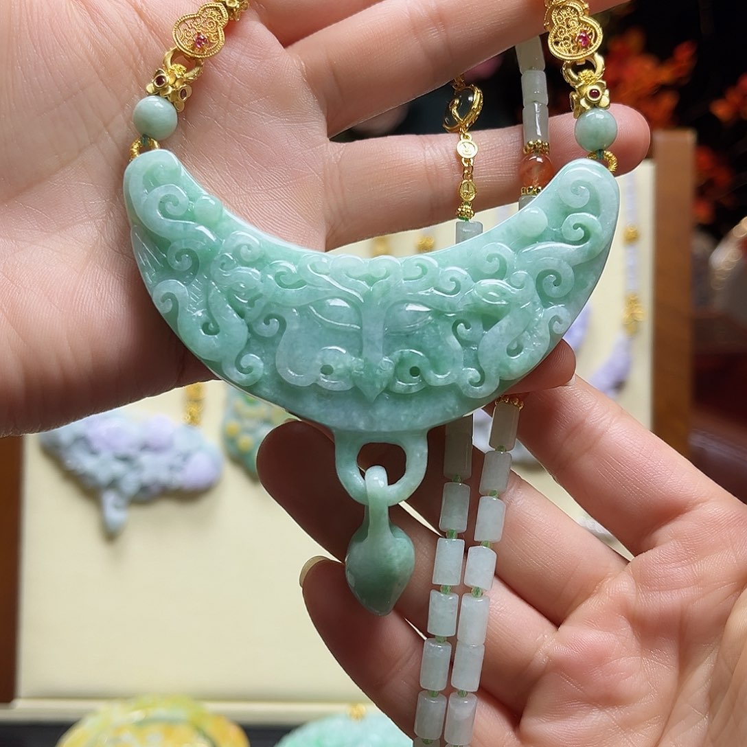 翡翠颈饰未镶嵌天然翡翠