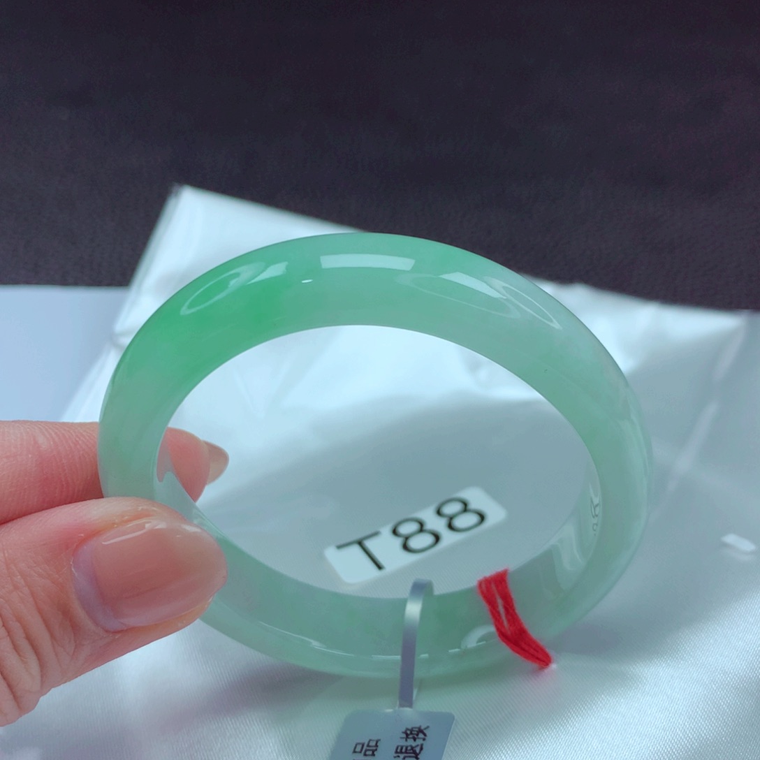 翡翠手镯未镶嵌手镯88