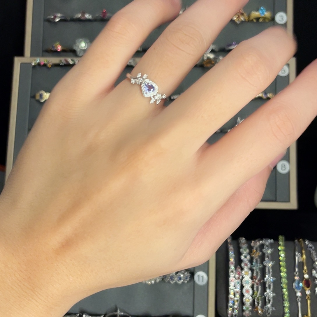 凌***熠925银羽毛不带证链接