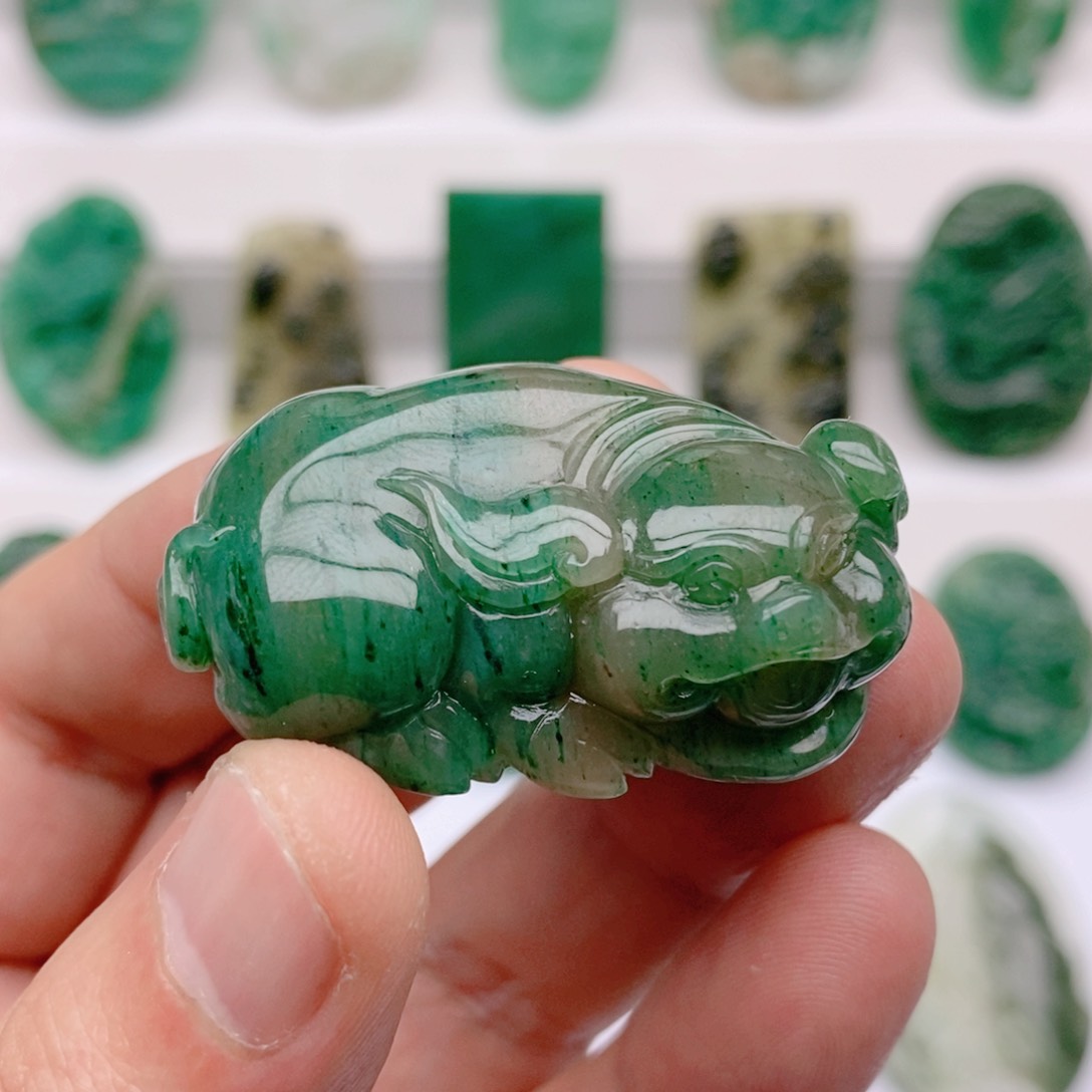 独山玉颈饰未镶嵌玉*