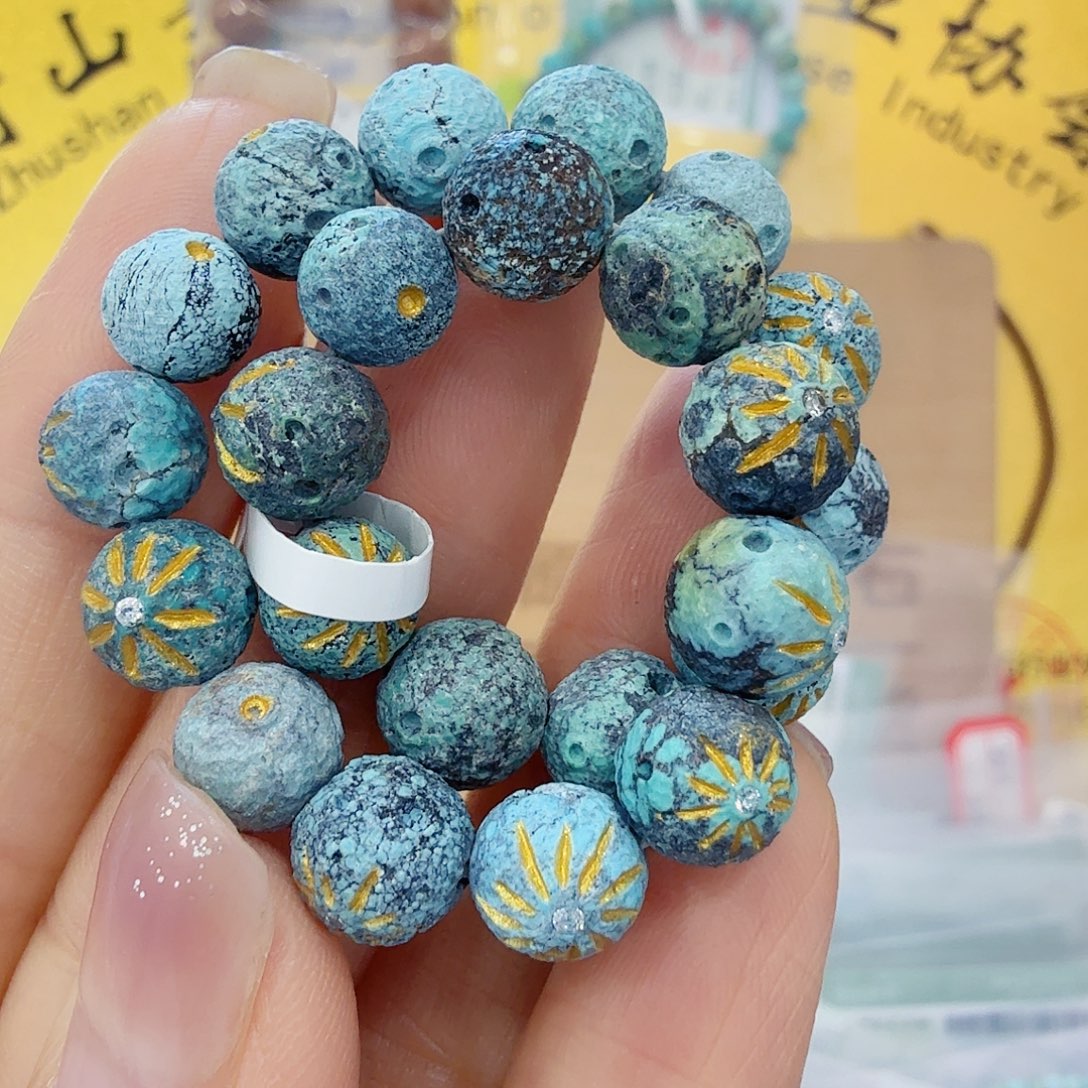 绿松石未镶嵌珠宝奇石