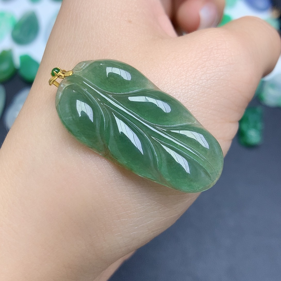 翡翠颈饰18K金镶嵌叶子