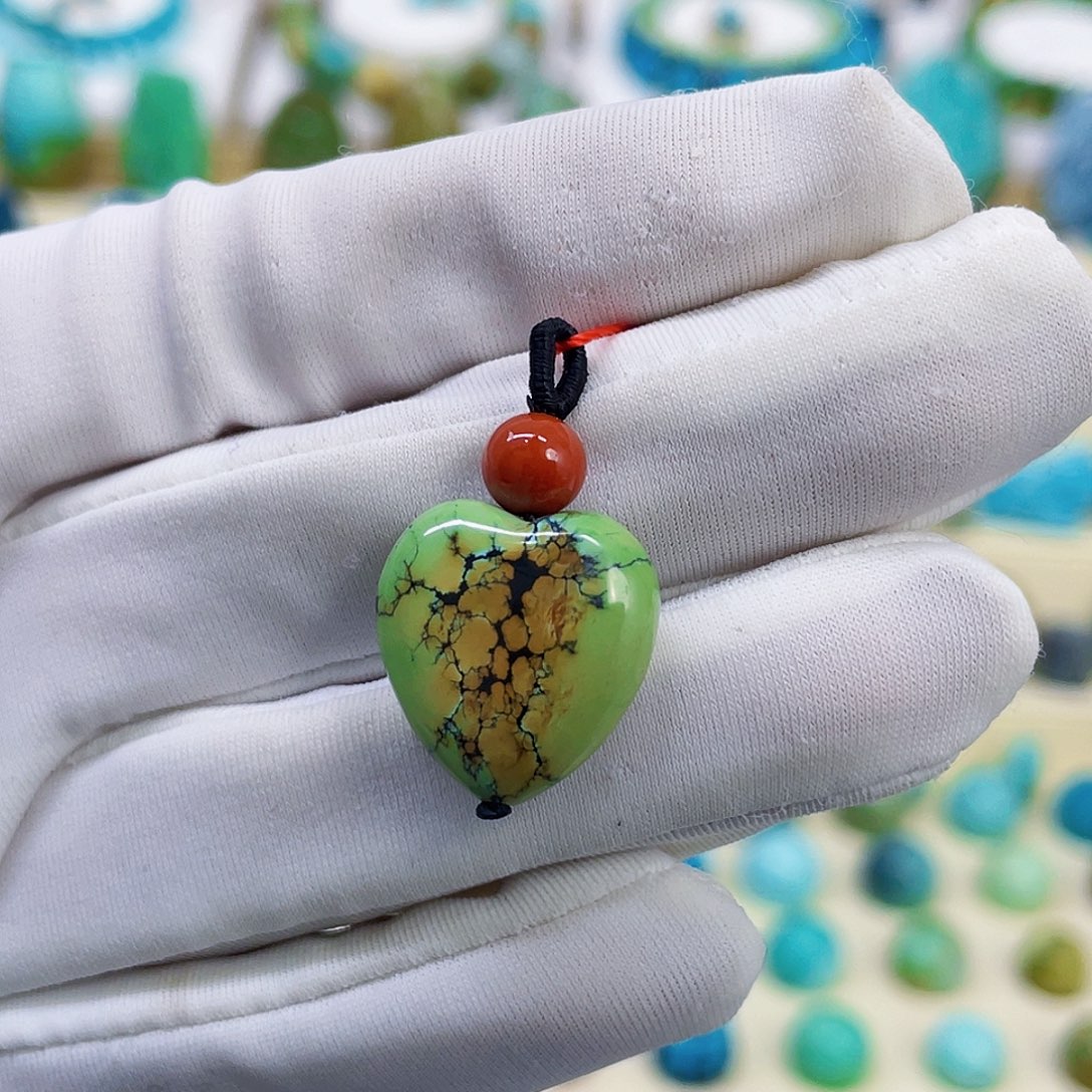 绿松石未镶嵌颈饰