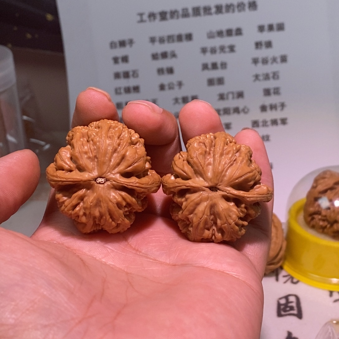 哈***一文玩核桃吊坠39粗筋