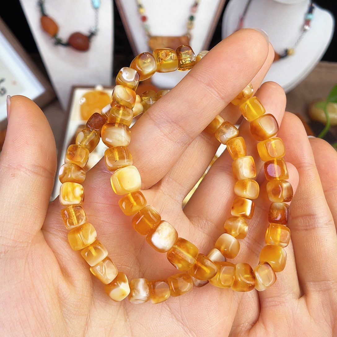 未镶嵌琥珀珠宝奇石多样性发一条