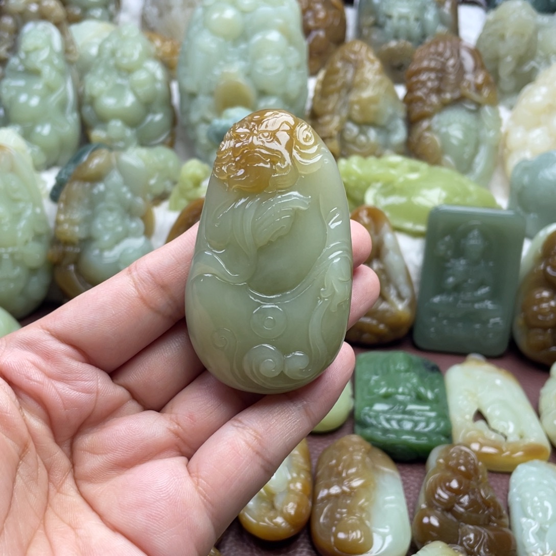 纤***云和田玉未镶嵌颈饰