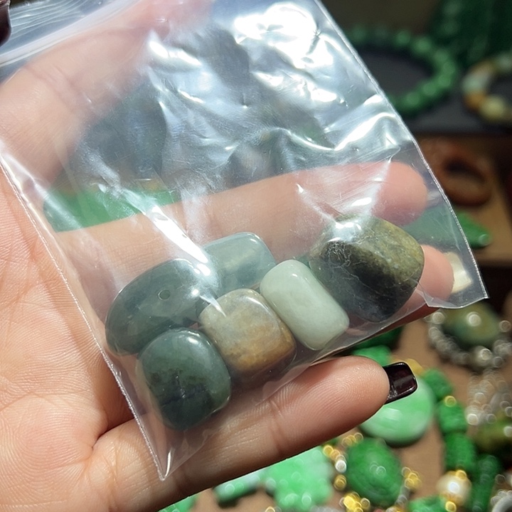 翡翠手串未镶嵌翡翠手串