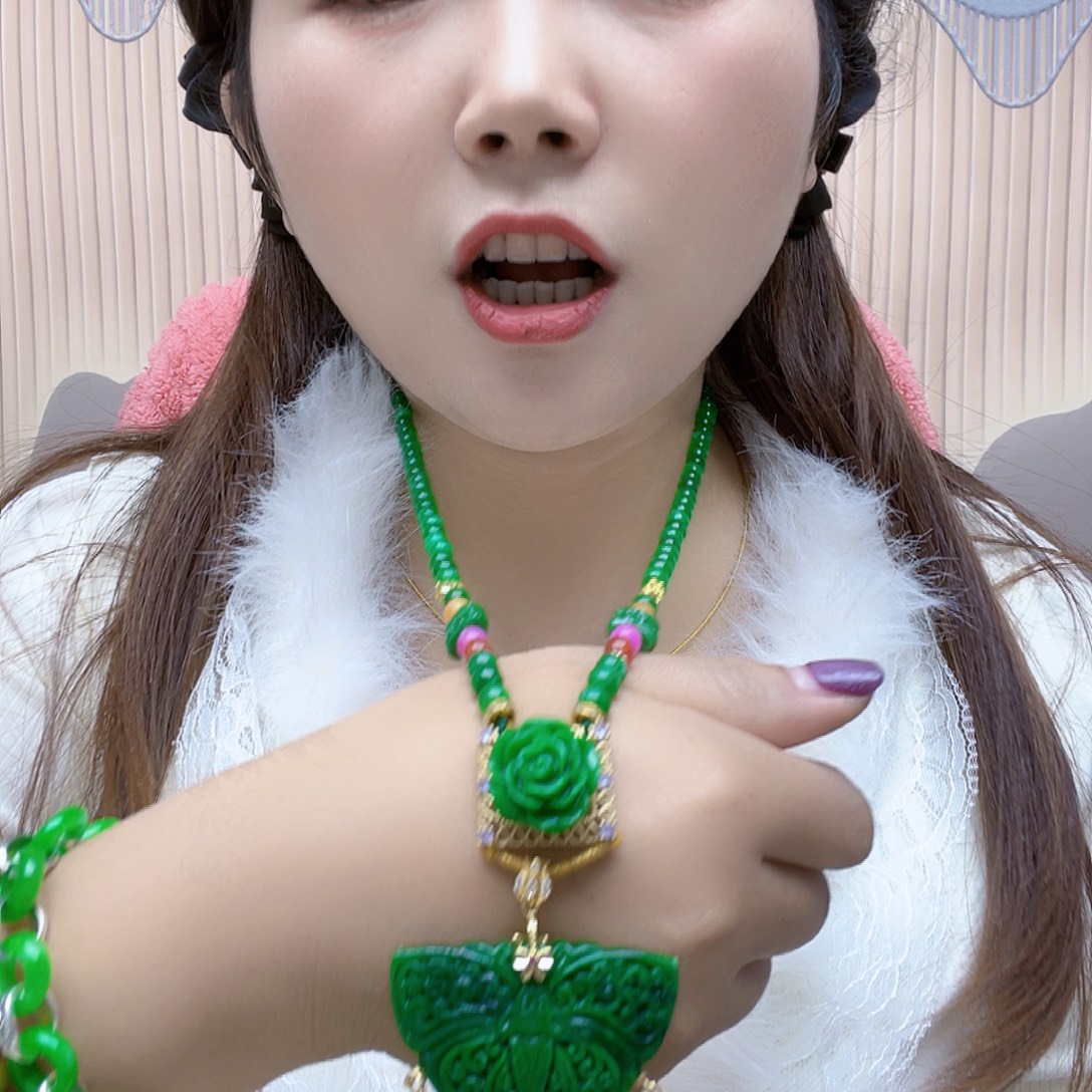翡翠未镶嵌颈饰项链