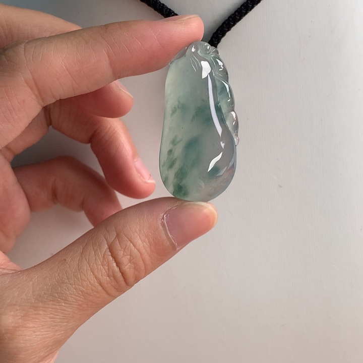 翡翠挂件未镶嵌….