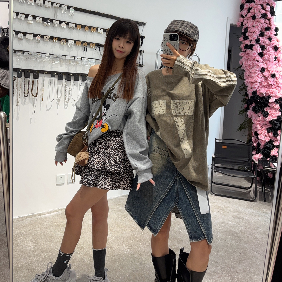 韩系设计款复古露肩米奇卫衣