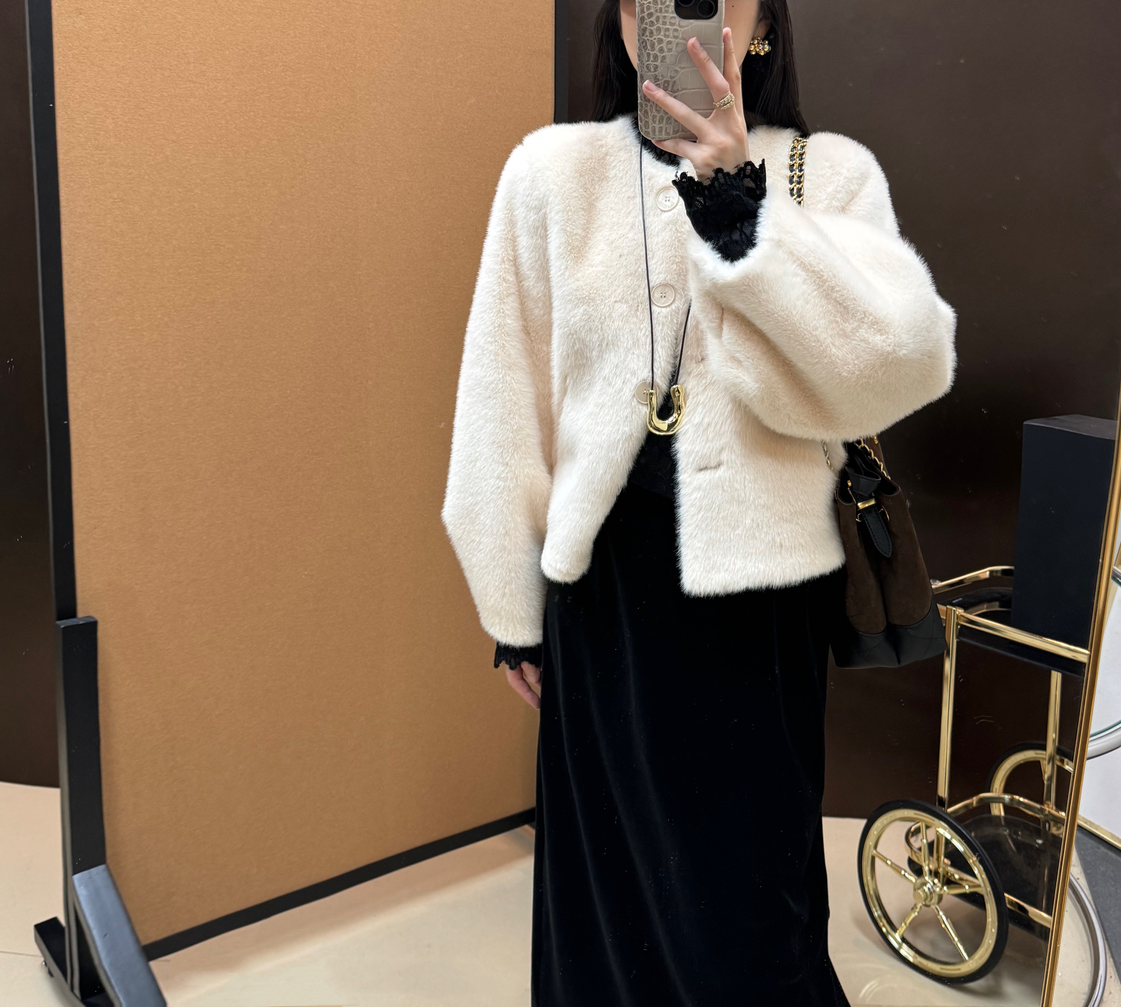 {定制}韩国东大门冬季新款灯笼袖毛毛外套高级感洋气轻奢百搭复古