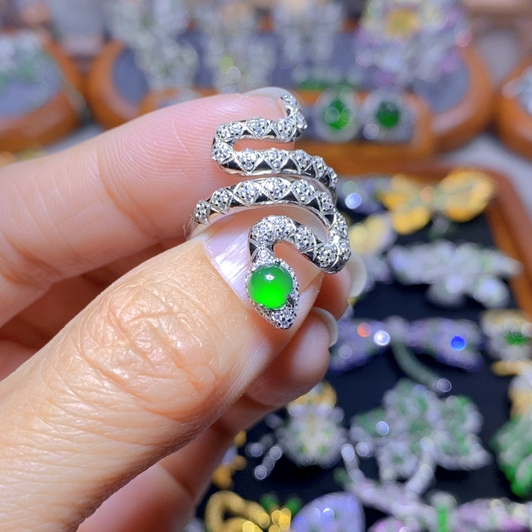 翡翠颈饰银S925镶嵌天然翡翠