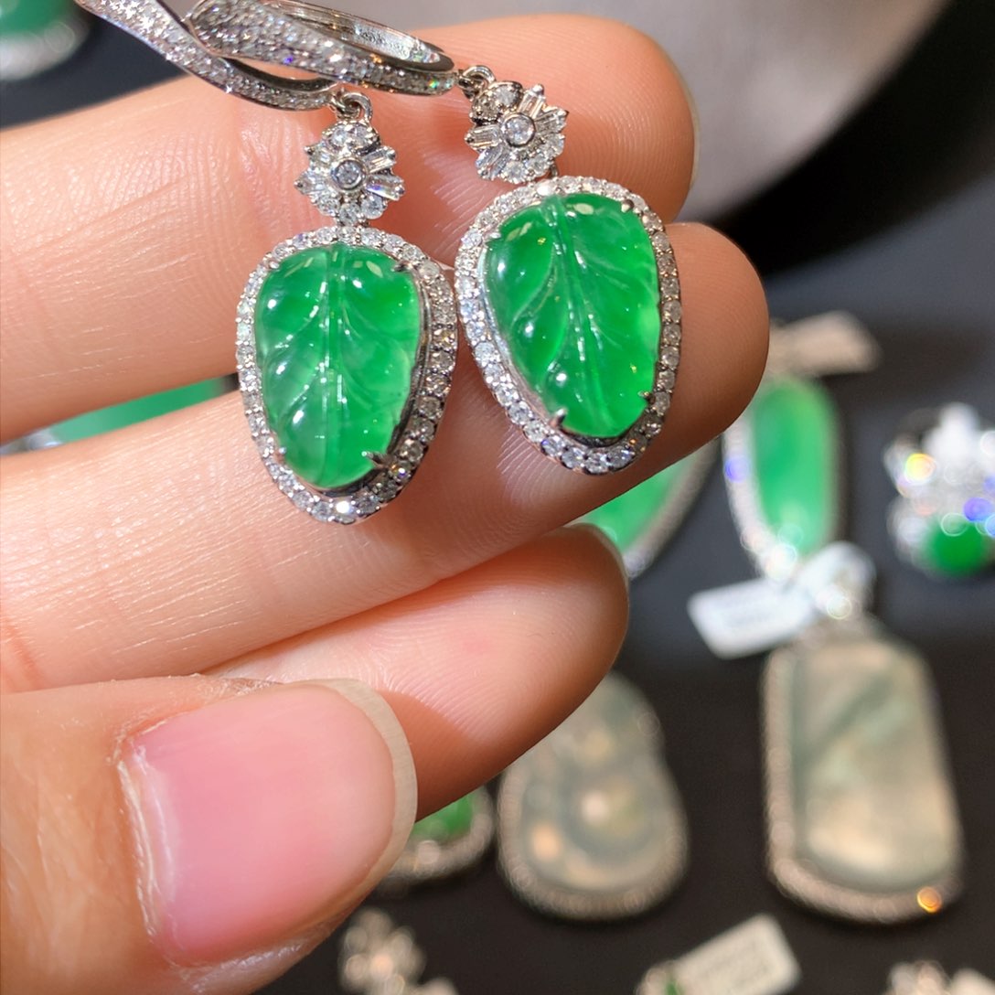 翡翠颈饰18K金镶嵌高冰绿叶子