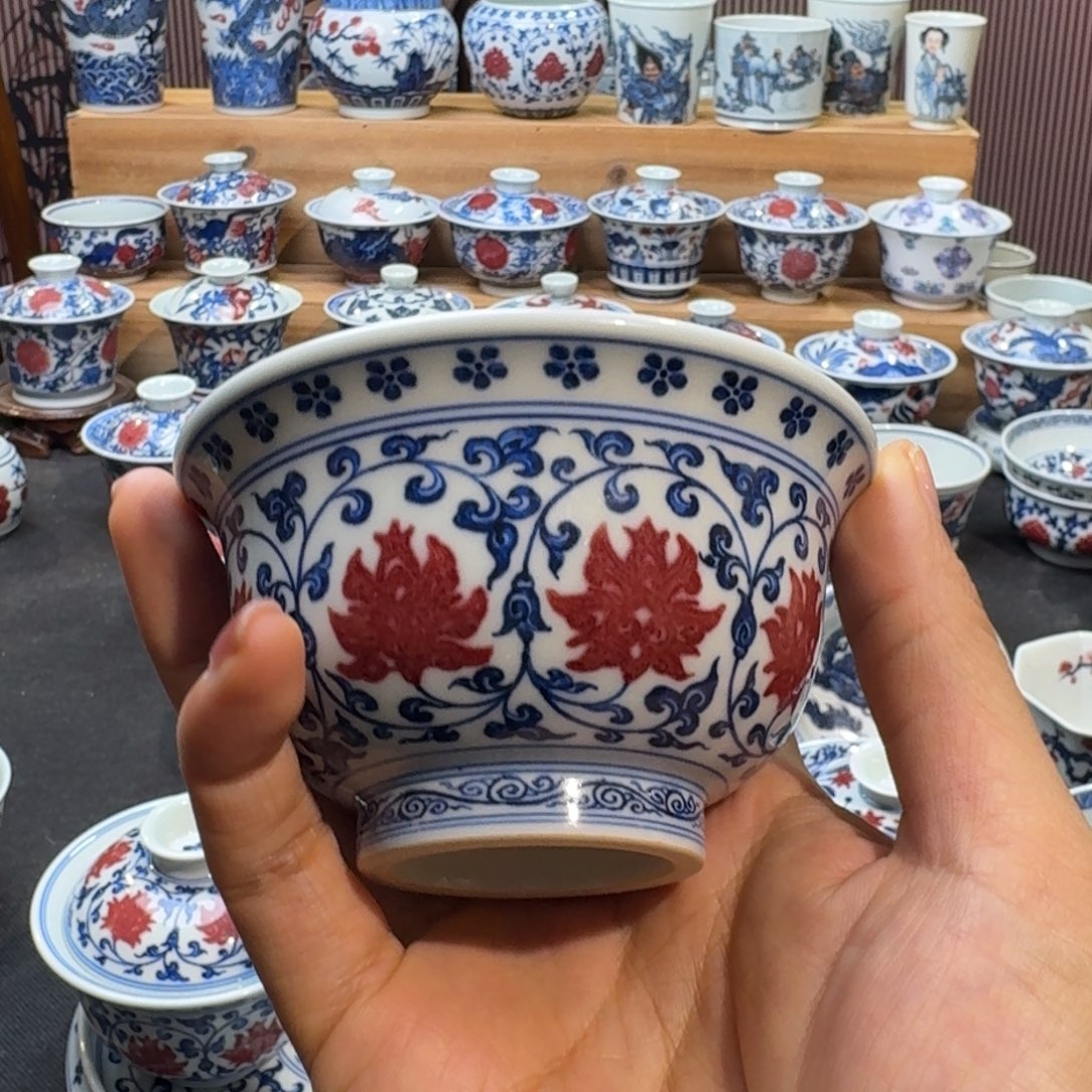 两***。缠枝莲釉里红压手杯原矿杯子