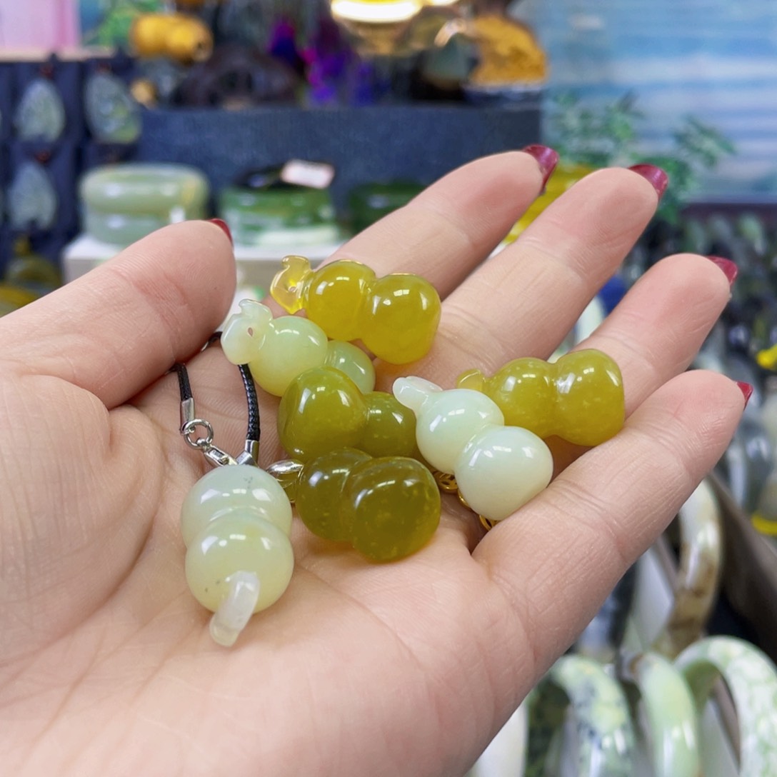 蛇纹石玉颈饰未镶嵌多样性随机发一个葫芦