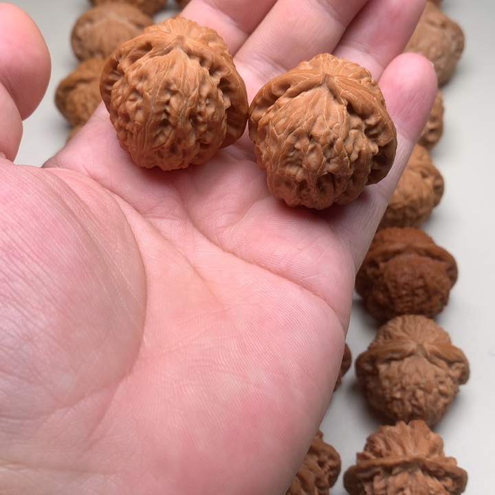 文玩核桃吊坠三角白38