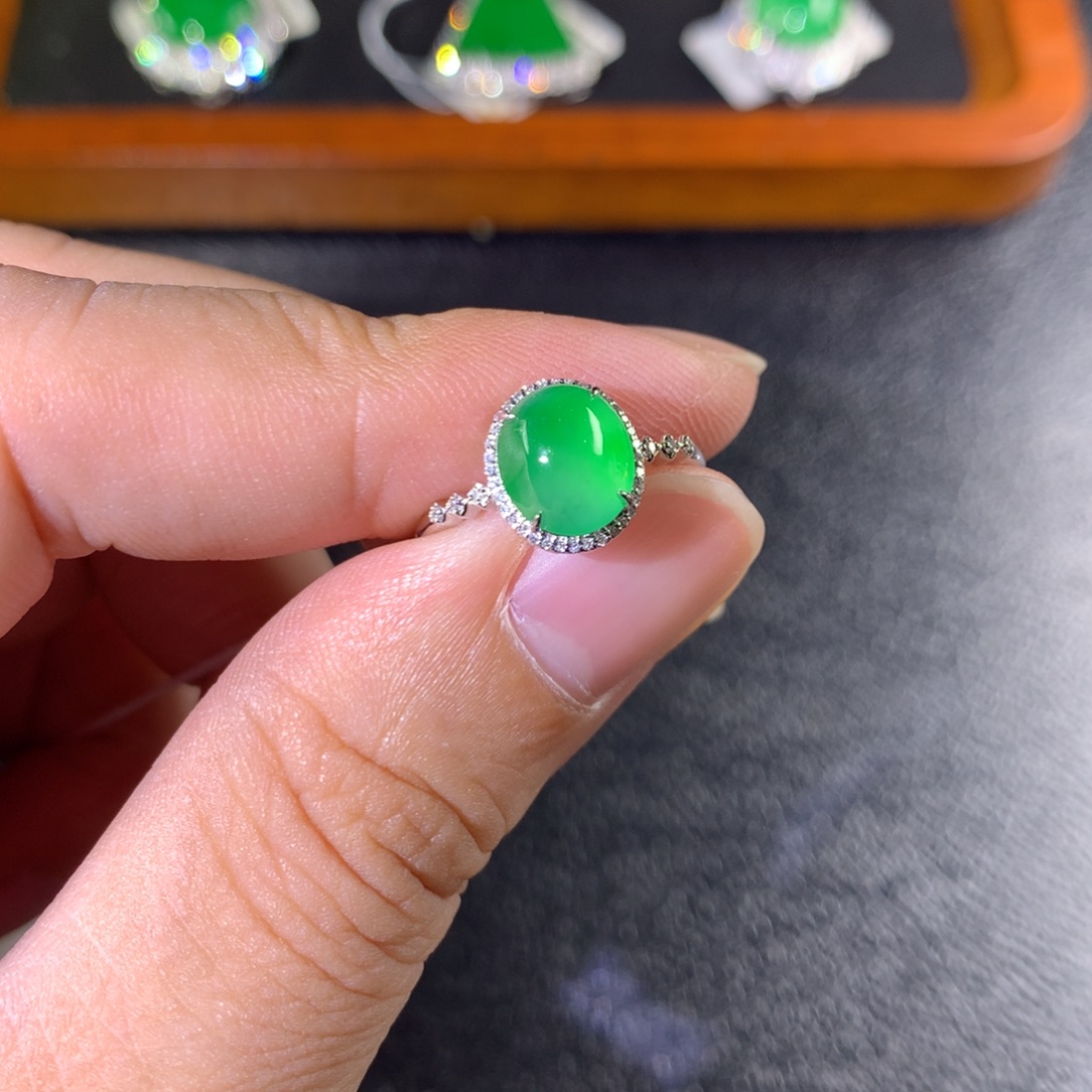 翡翠18K金镶嵌戒指翡翠