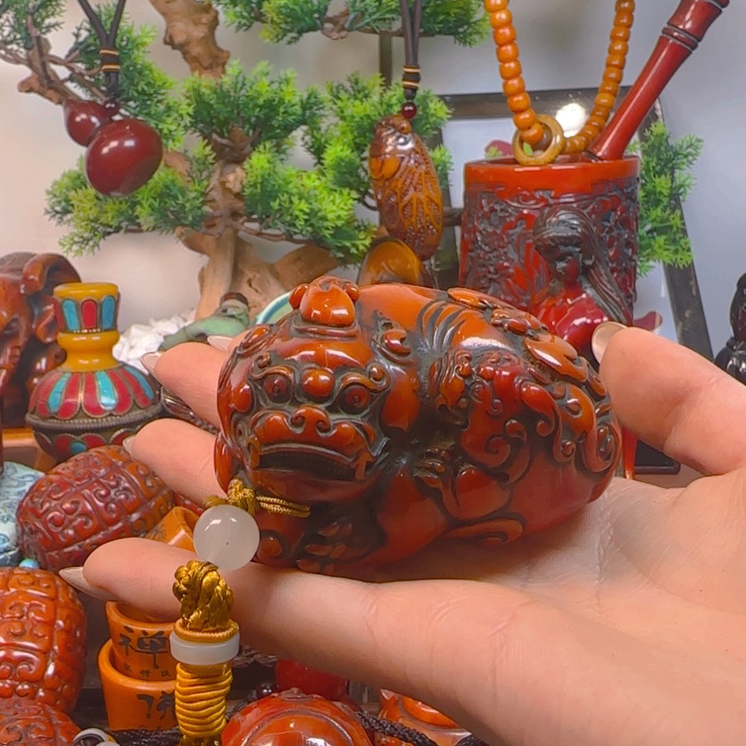 琥珀裸石未镶嵌貔貅