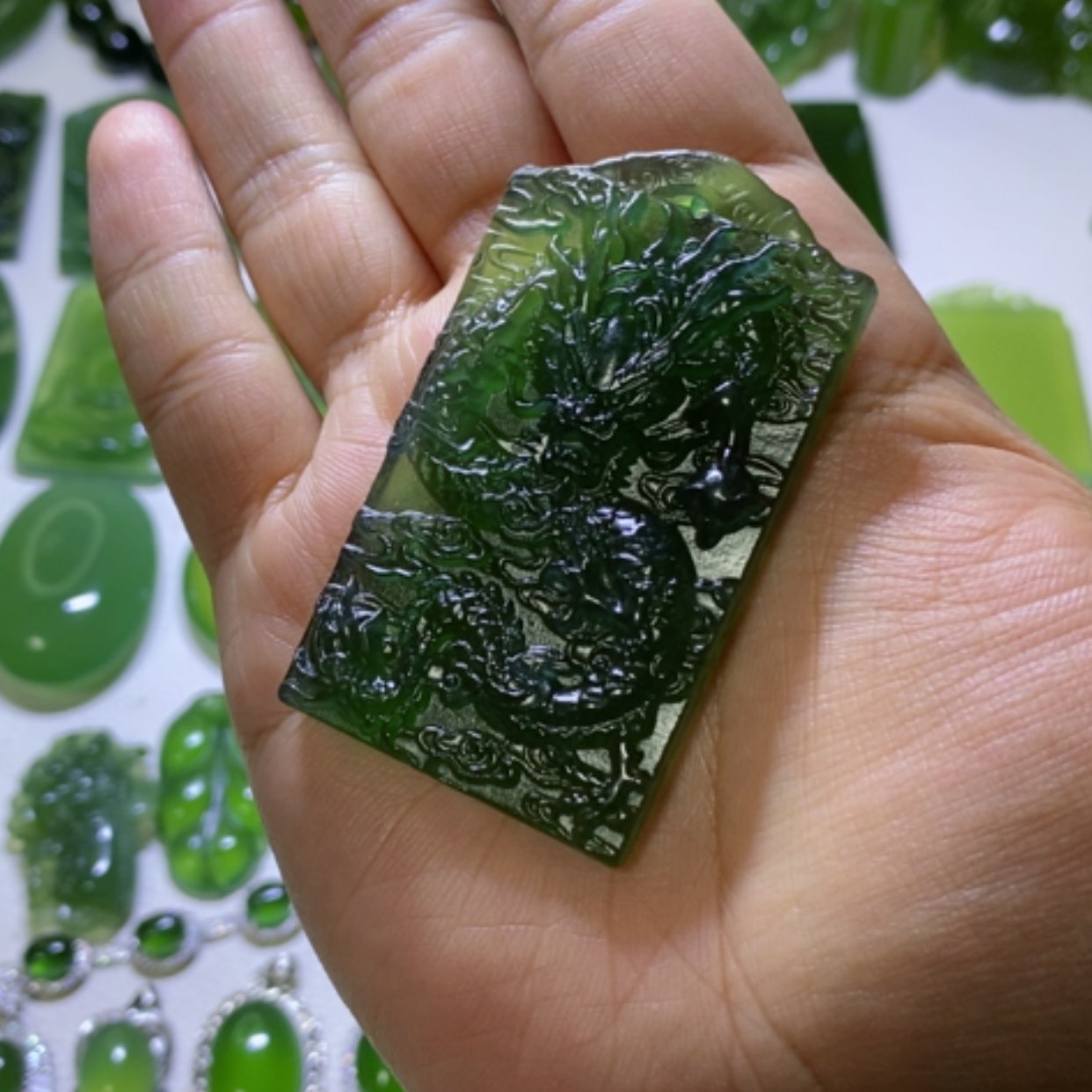 【闪购商品】蛇纹石玉颈饰未镶嵌无**春