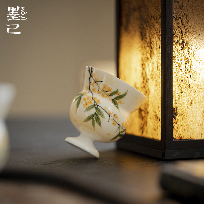 墨己玉泥白瓷手绘桂下萌兔高足主人杯功夫茶具家用陶瓷茶杯品茗aA
