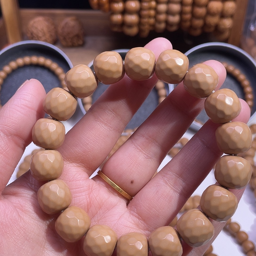 猴头核桃吊坠龙岩砖石面13mm全品