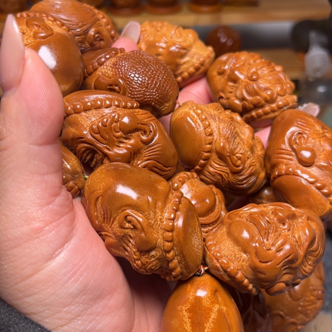 虾***儿把件橄榄核十八罗汉脖挂