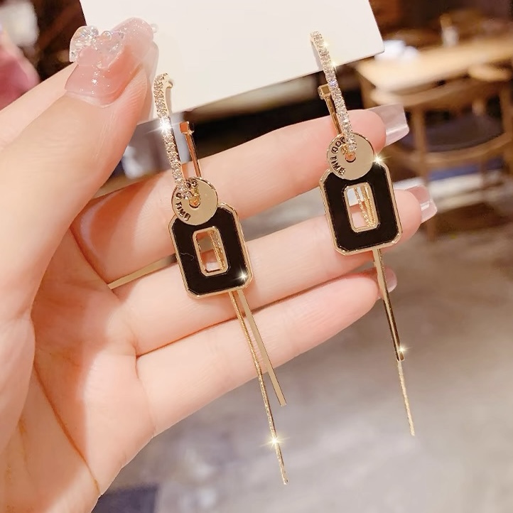 锌合金耳饰 新款黑色方块耳环时尚潮长款流苏耳坠女大气显瘦