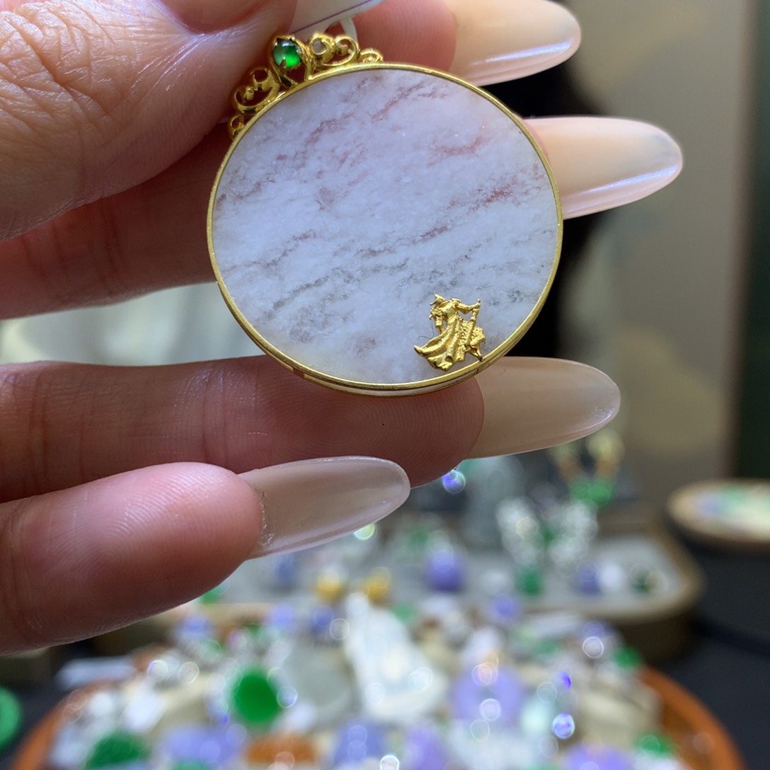 颈饰18K金镶嵌翡翠