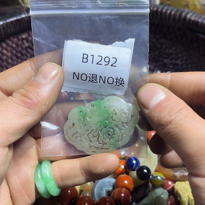 乐***姐吊坠龙脊菩提工艺品b1292