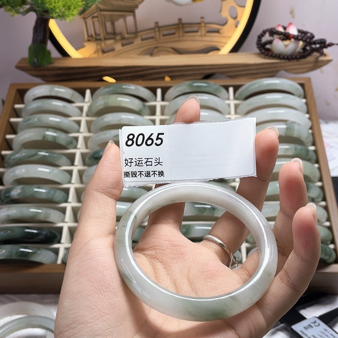 石英质玉未镶嵌手镯8065