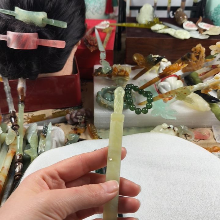 蛇纹石玉发饰合金