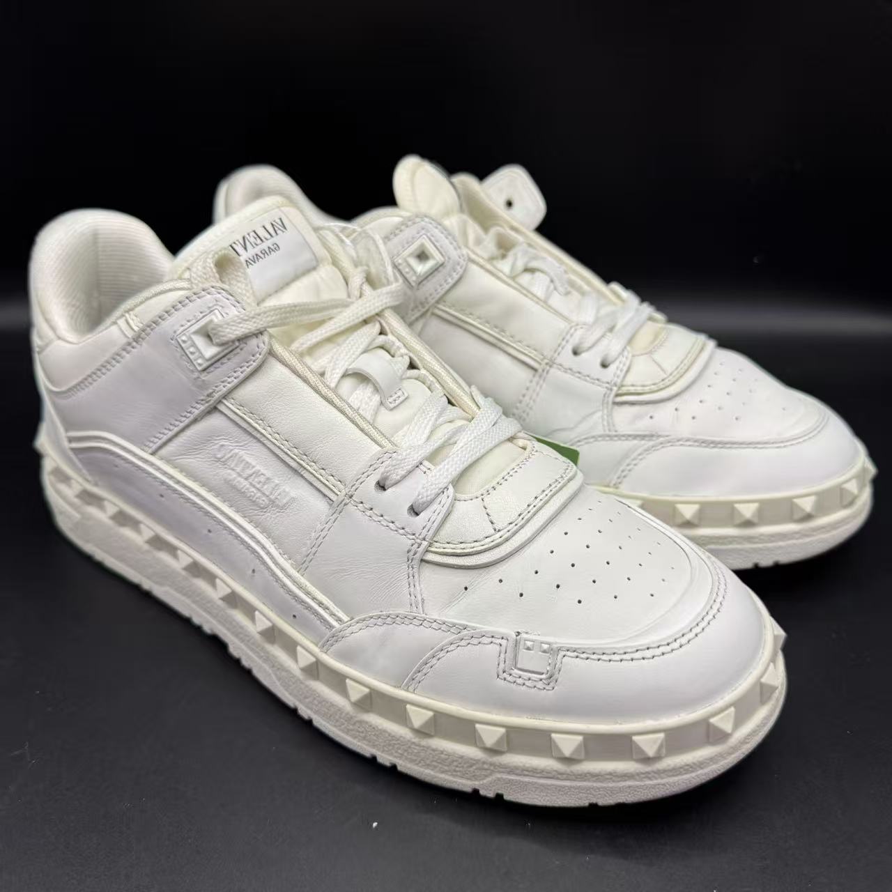 95新 Valentino/华伦天奴 【AO福利】40.5欧码 白色板鞋ao938
