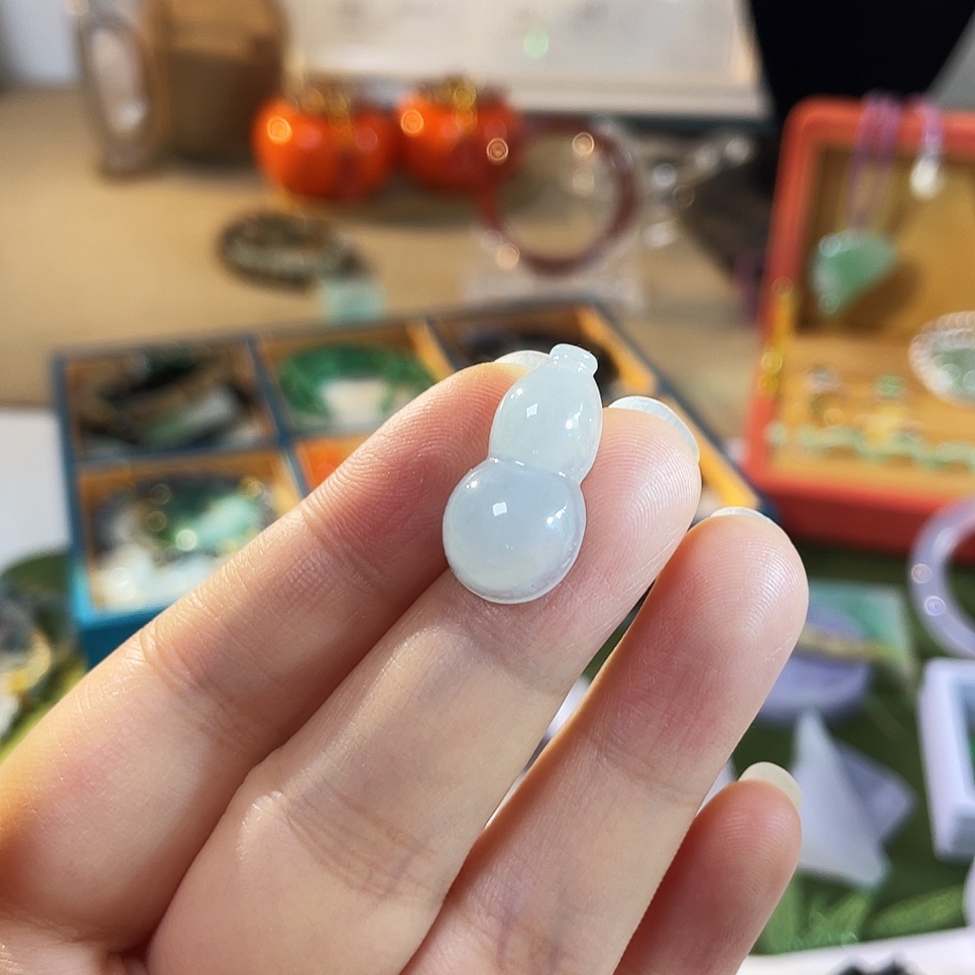 翡翠未镶嵌颈饰白冰葫芦