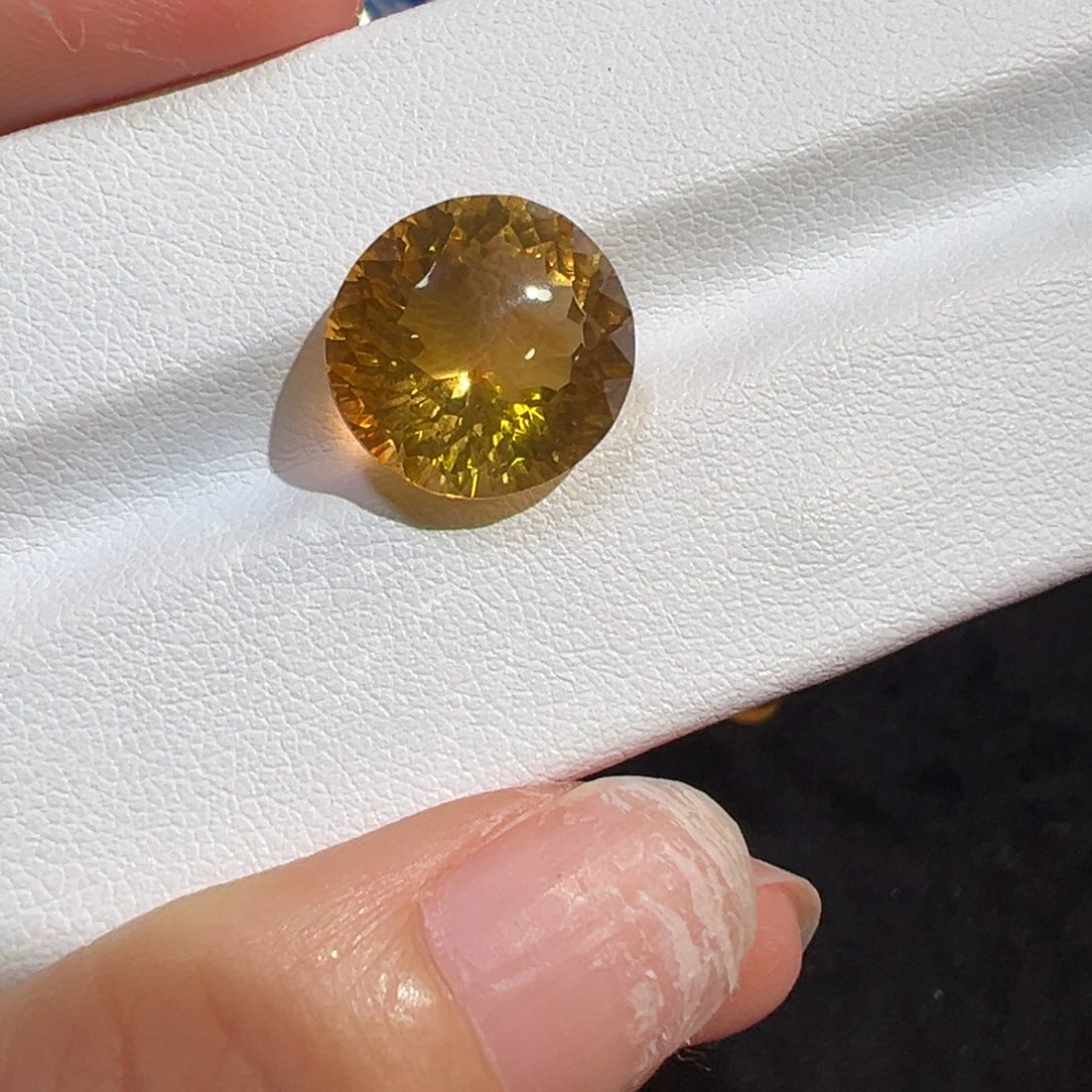 裸石未镶嵌黄晶7.2ct圆形