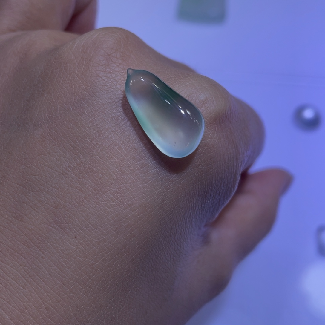 翡翠未镶嵌颈饰瓜