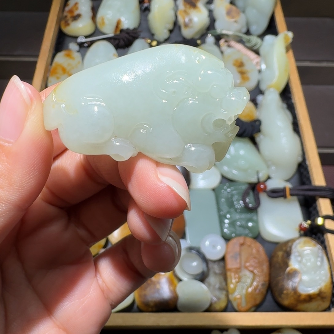 和田玉未镶嵌颈饰