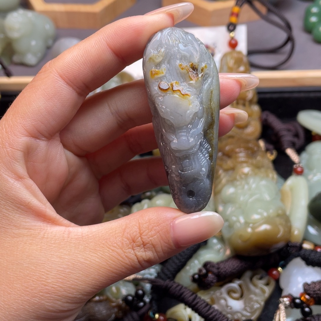 和田玉颈饰未镶嵌