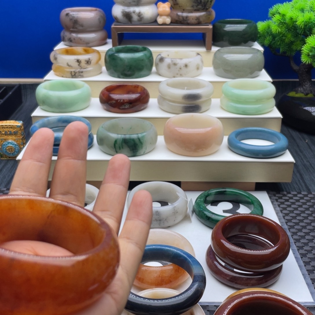 思****石英质玉手镯未镶嵌