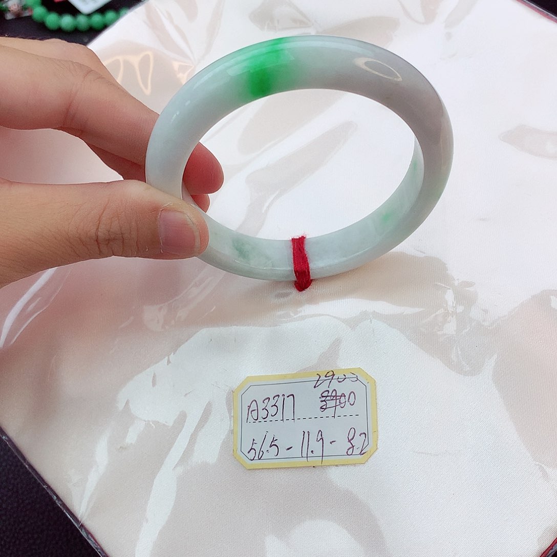 翡翠手镯未镶嵌翡翠