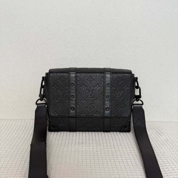 99新 LouisVuitton/路易威登 97新6283/时尚黑色全皮压纹邮差包