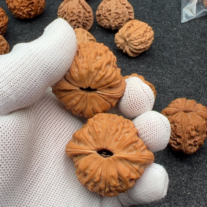 翼***航文玩核桃吊坠大团圆375