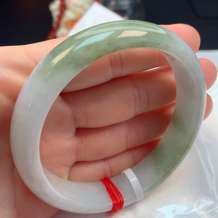 翡翠手镯未镶嵌60圈