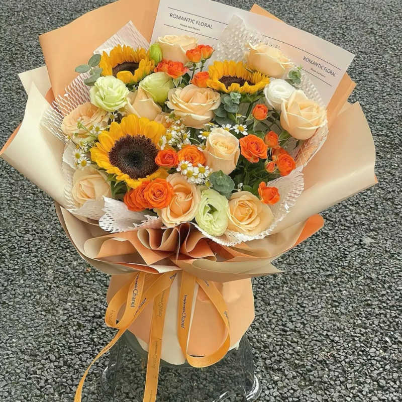 【鲜花5件套】香槟10支+橙芭比5支+黑心向日葵3支+洋甘菊一束+黄莺