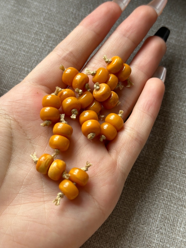 9mm蜜蜡算盘珠一对（多样性发货）