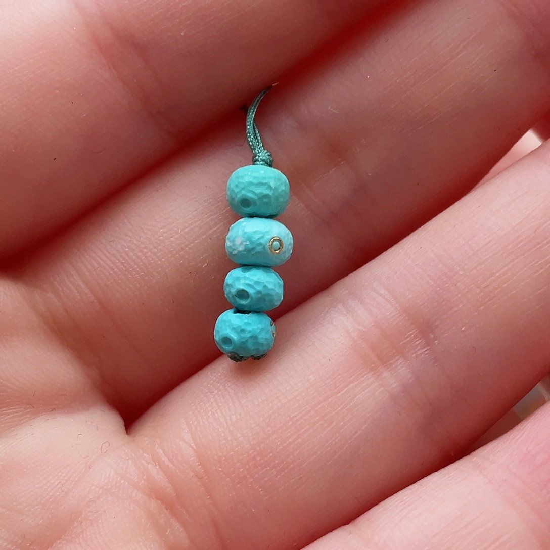 绿松石颈饰未镶嵌