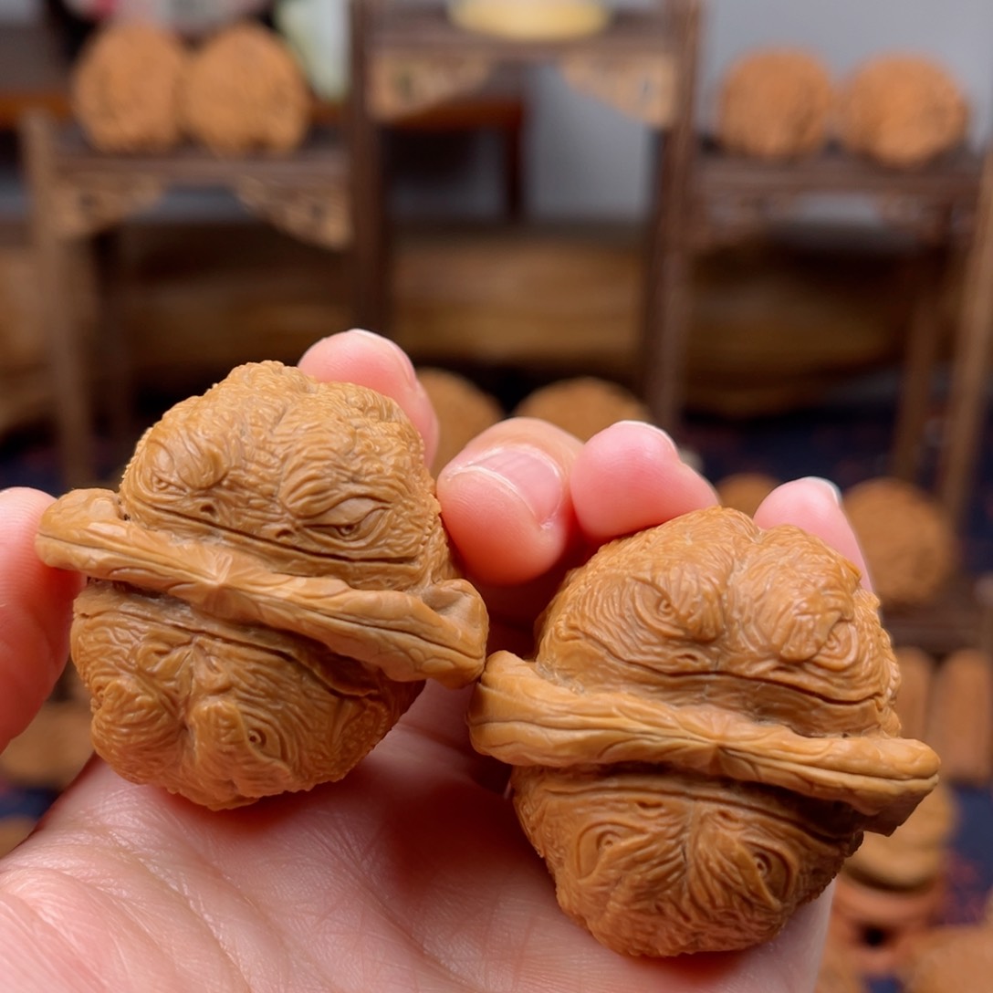 核桃把件42左右金蟾