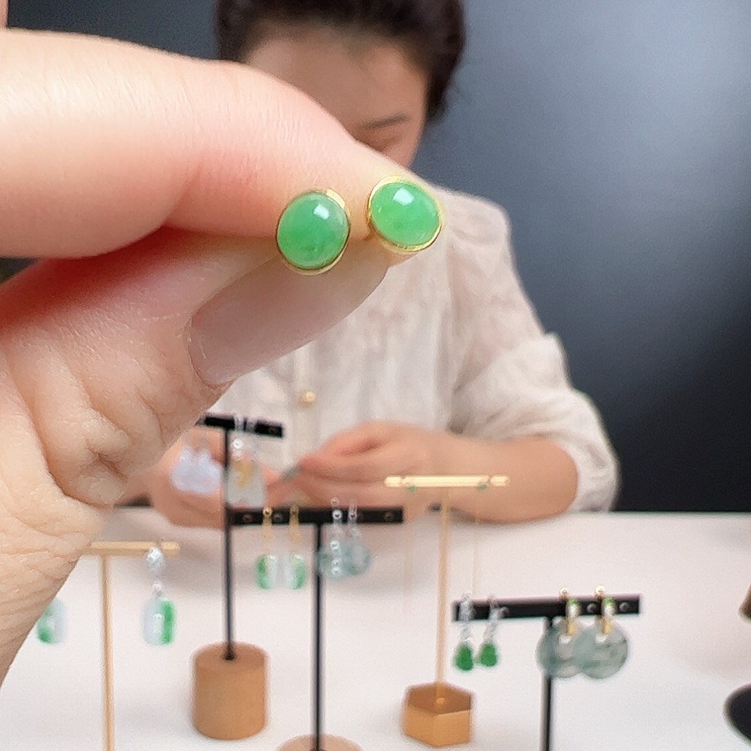 翡翠18K金镶嵌耳饰天然翡翠