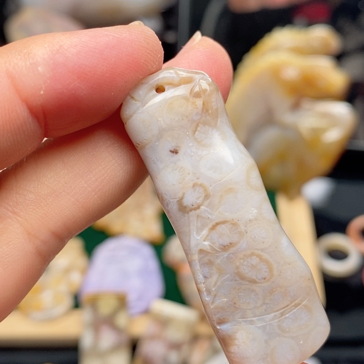 硅化珊瑚（珊瑚玉）手镯未镶嵌