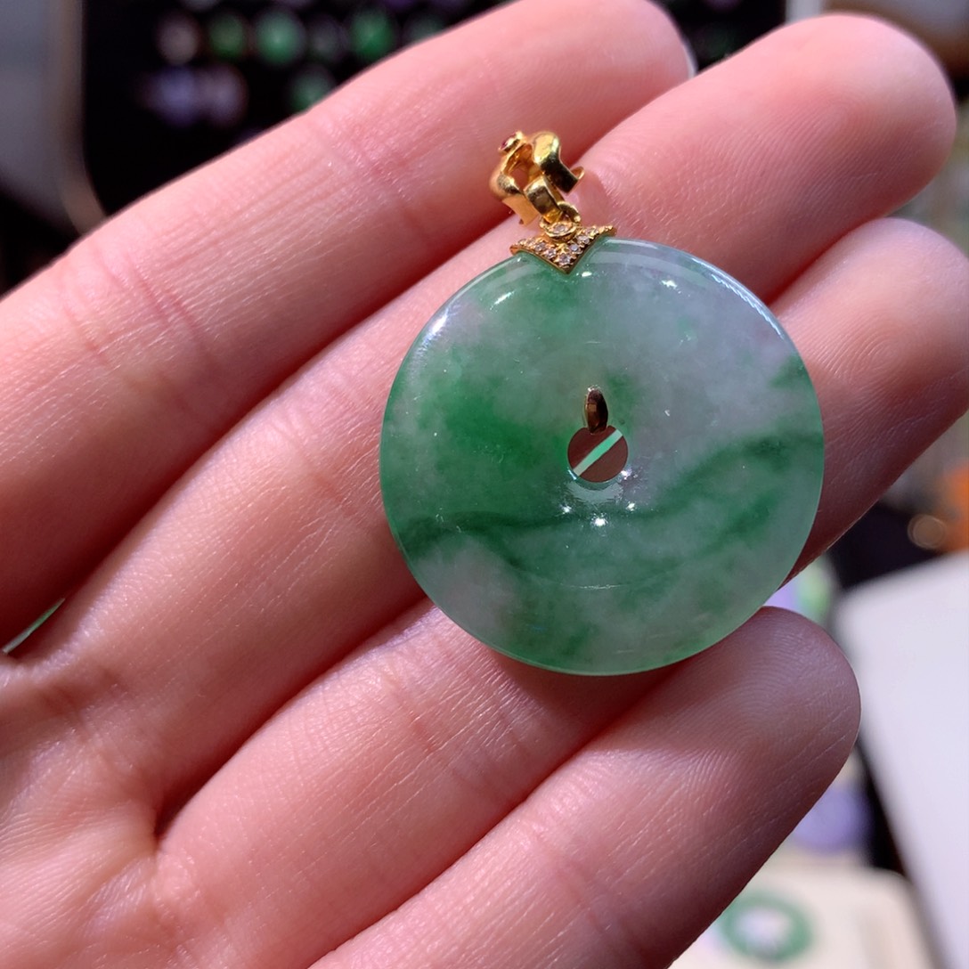 翡翠颈饰18K金镶嵌翡翠